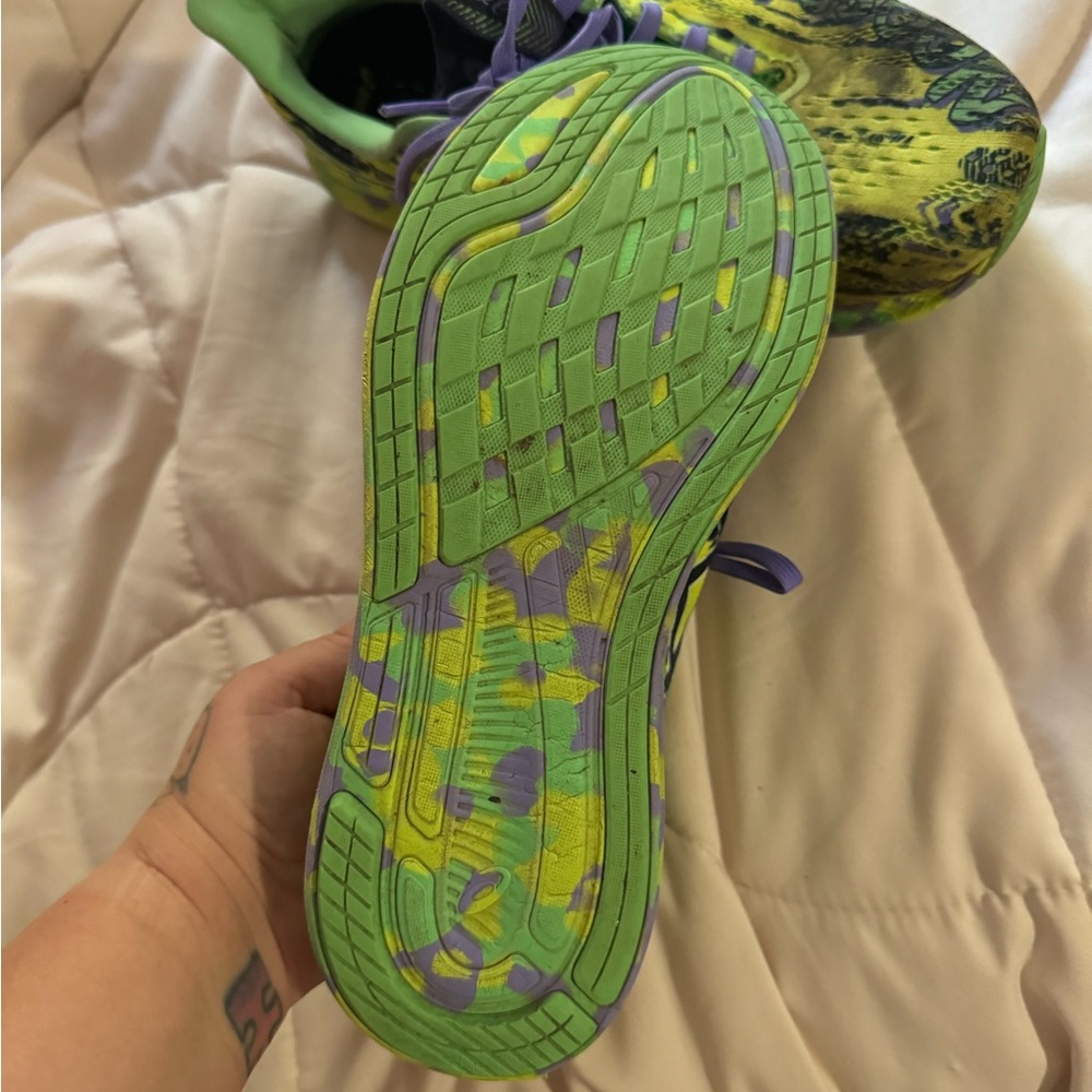 ASICS - Picture 2 of 3